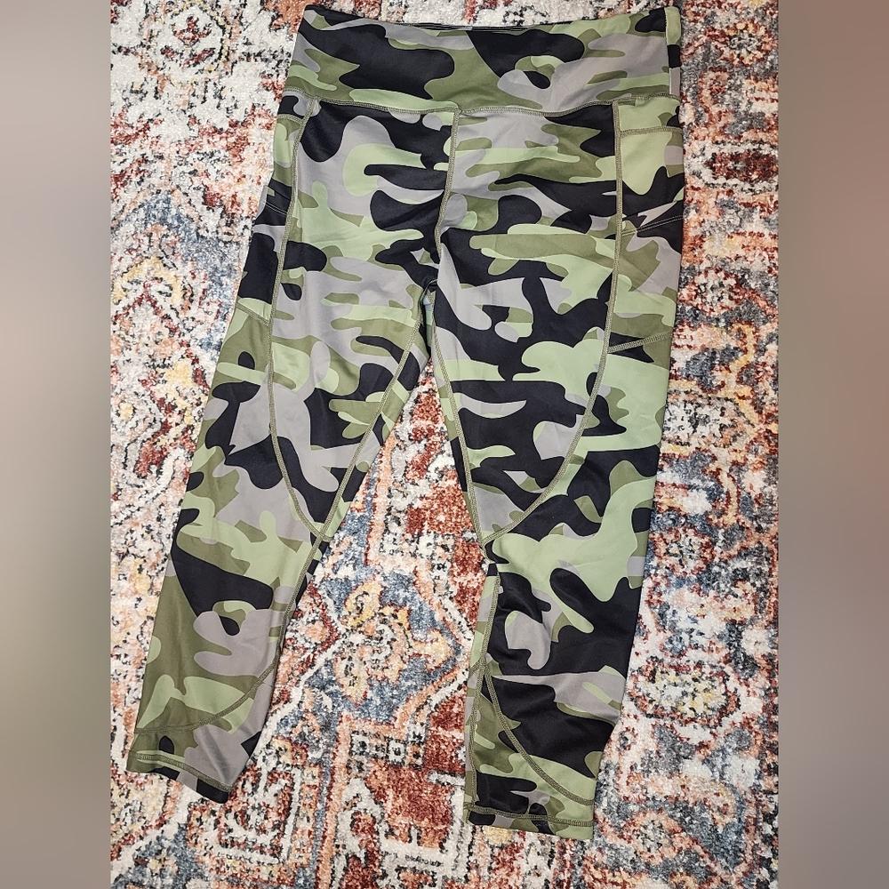 Zyia 16-18 Camo Leggings